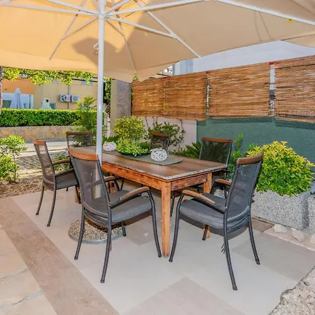 2 Bedroom Amazing In Apartment